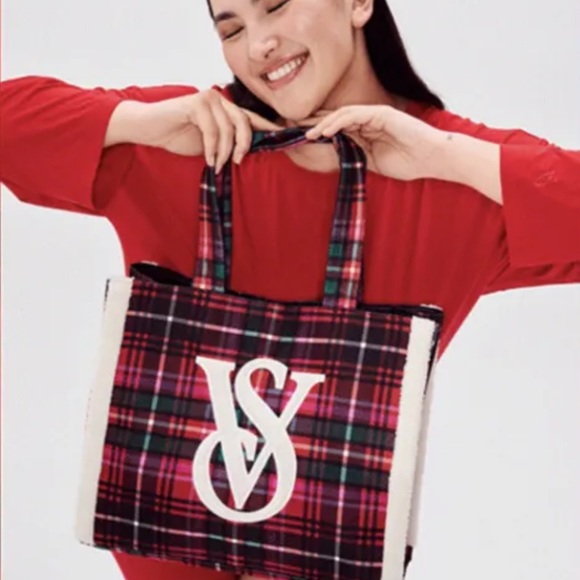 VS Plaid Tote & Matching Blanket Set - Picture 2 of 5